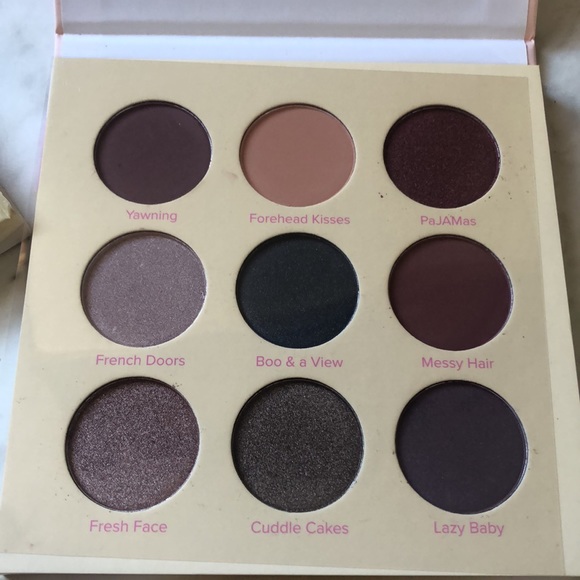 Breakfast in bed eye shadow pallet - Picture 2 of 3